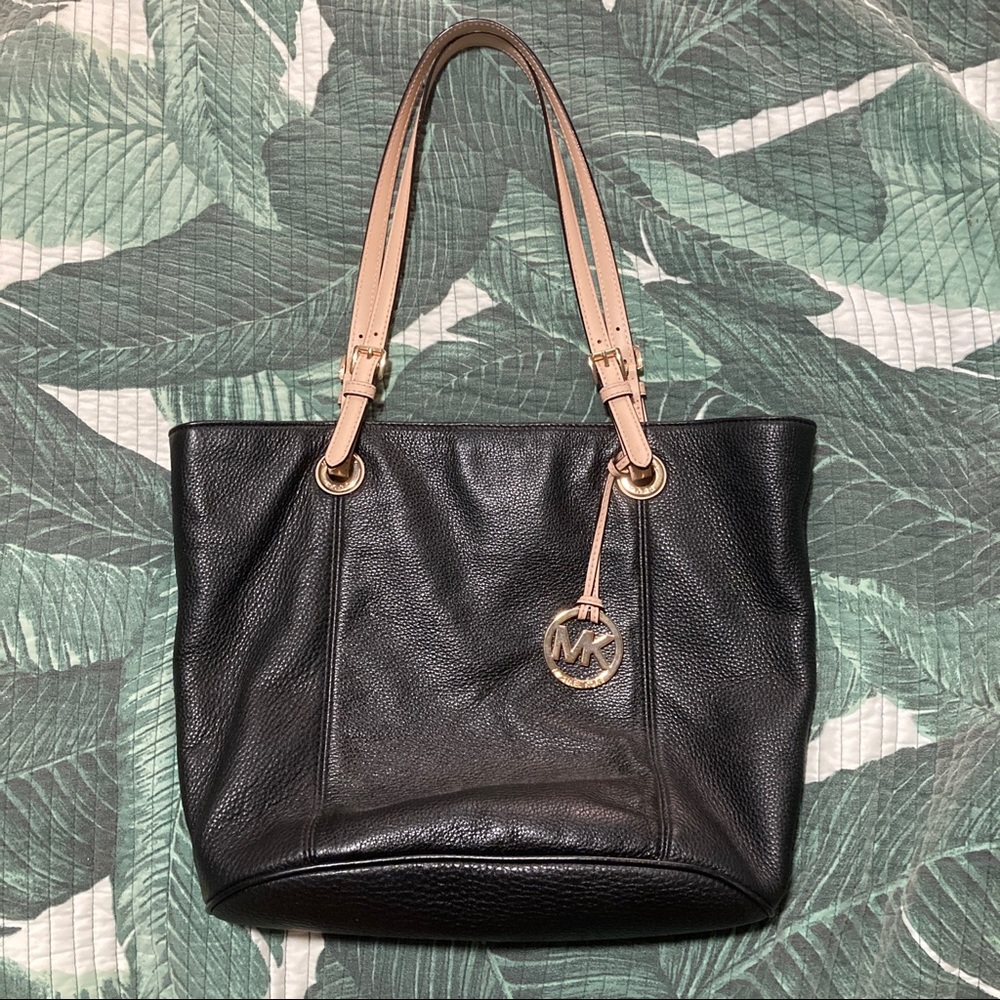 MICHAEL KORS - Used once, like new black MK leather shoulder bag